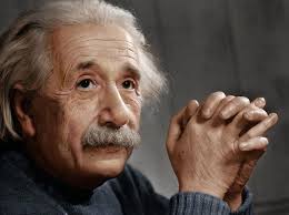 أينشتاين الموظف البسيط الذي تبنى الفيزياء