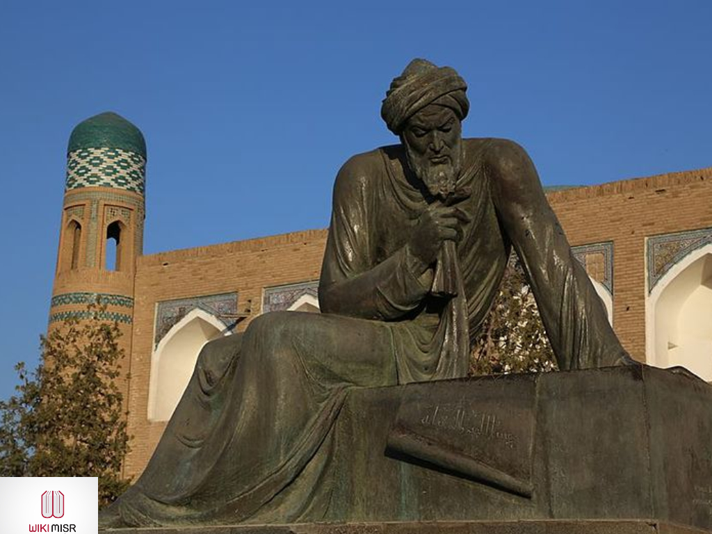 تمثال للعالم الخوارزمي مؤسس علم الجبر في بلدته خوارزم في دولة أوزبكستان 