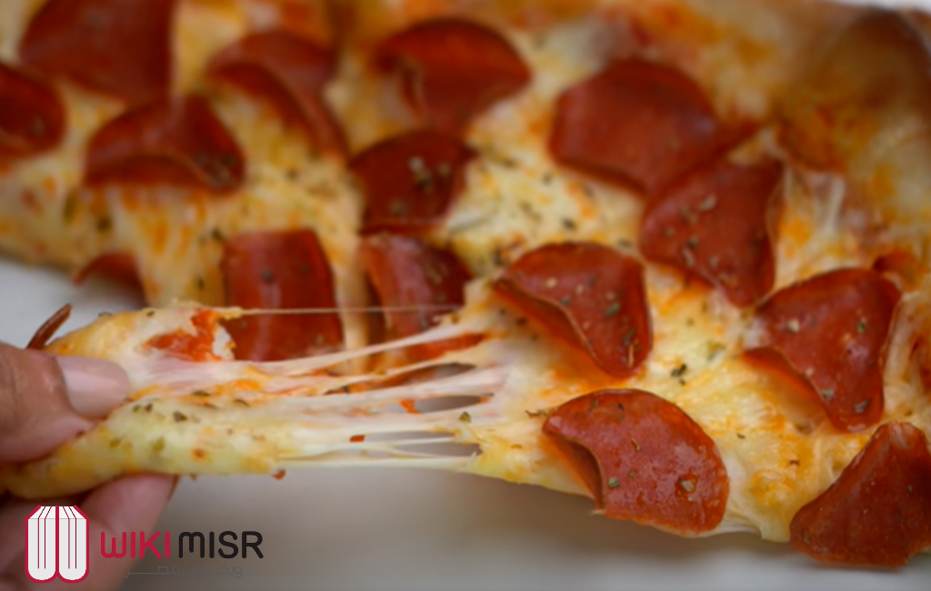 عجينة البيتزا الإيطالية بمكونات بسيطة وسريعة