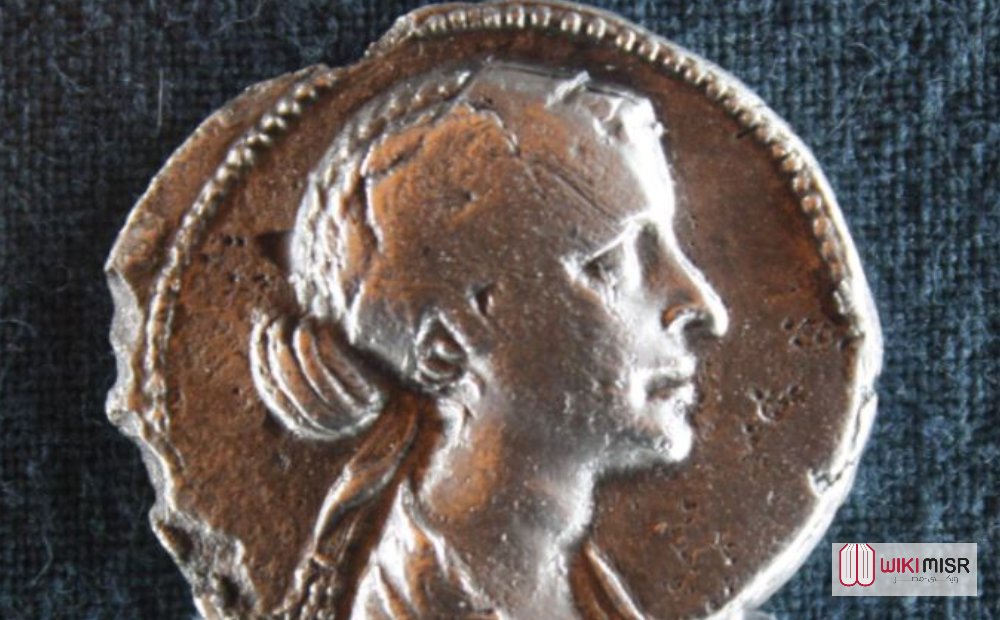 عملة معدنية منحوت عليها صورة للملكة كليوباترا السابعة 