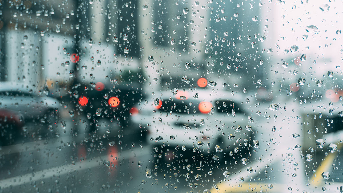 نصائح للقيادة تحت المطر والحفاظ على السيارة