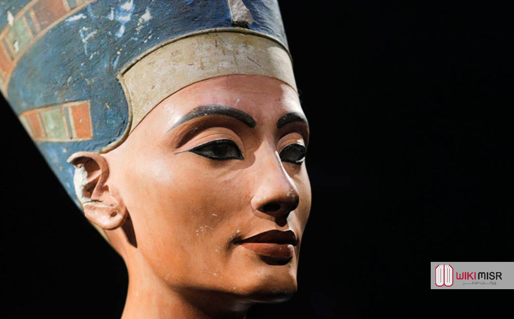تمثال نصفي للملكة نفرتيتي العائد عصرها لـ 1345 قبل الميلاد - متحف نيويورك