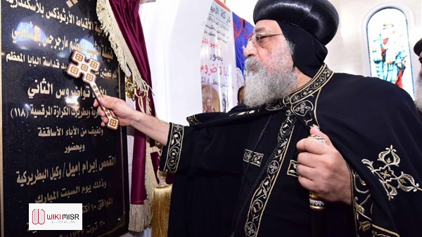سر ارتداء رجال الدين الأقباط الزي الأسود في مصر