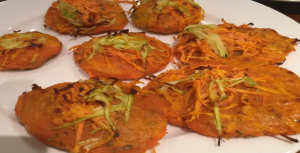 قطع من بان كيك البطاطا الحلوة
