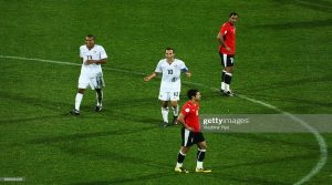 صورة توضح حزن لاعبي المنتخب عقب الهزيمة من أمريكا 3-0