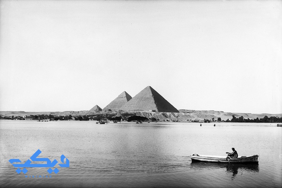نهر النيل بجوار الأهرامات، منظر إعتاده المصرى القديم وإختفى فى عصرنا الحالى.