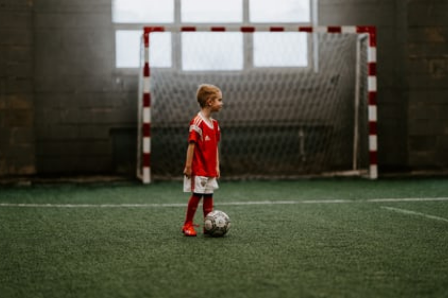 الأطفال وكرة القدم 