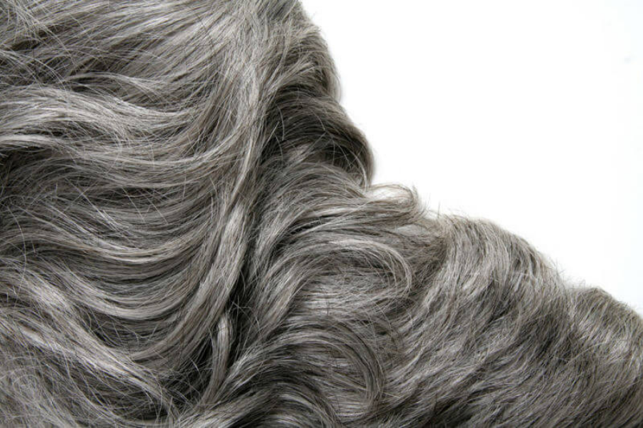 الشعر الأبيض – أسبابه وطرق الوقاية منه