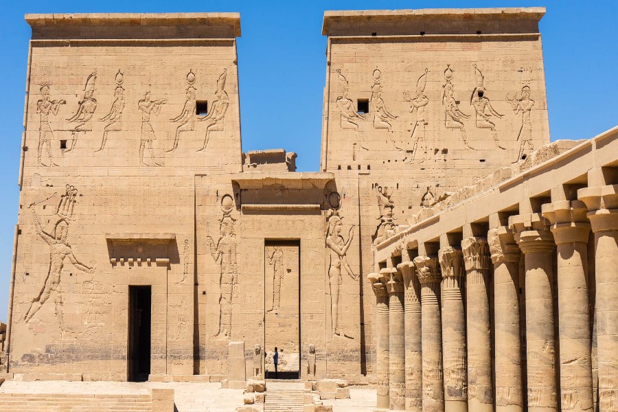 المعابد المصرية القديمة: بيوت الإله في مصر القديمة