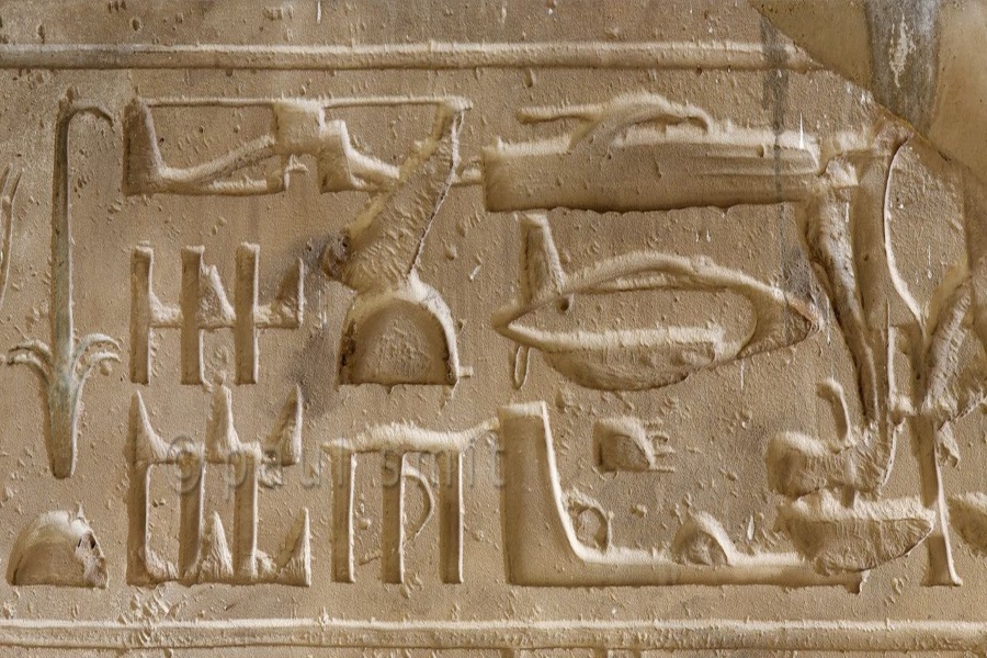 هل عرف المصريون القدماء تكنولوجيا متطورة وما هو سر هليكوبتر معبد أبيدوس؟