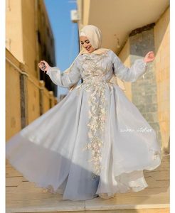فستان سهرة سواريه منفوش من فرح عاشور