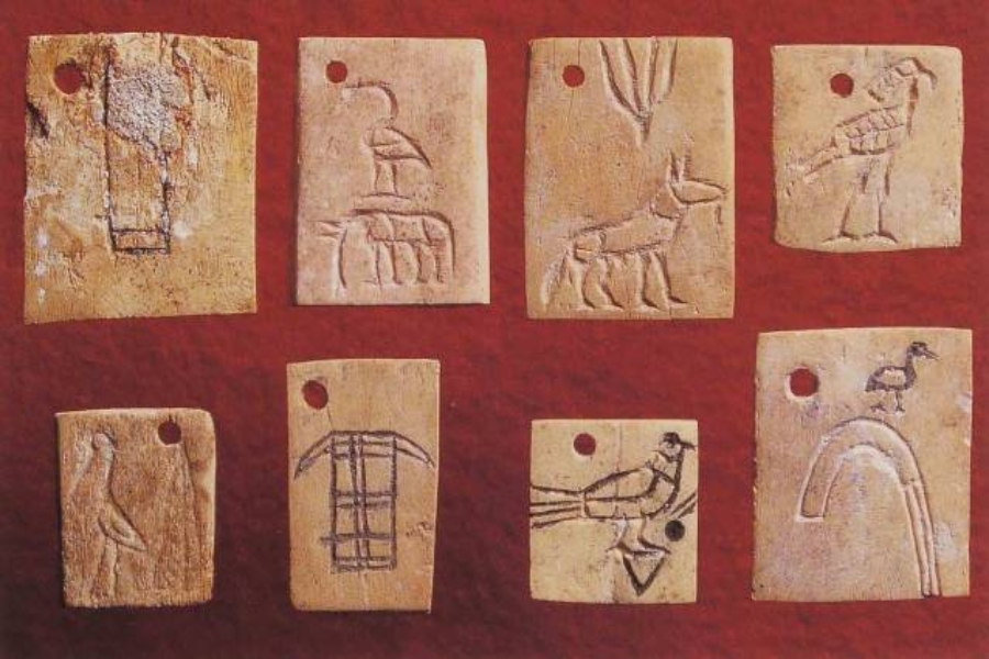 اللغة المصرية القديمة: مصر عرفت الكتابة قبل حضارة سومر
