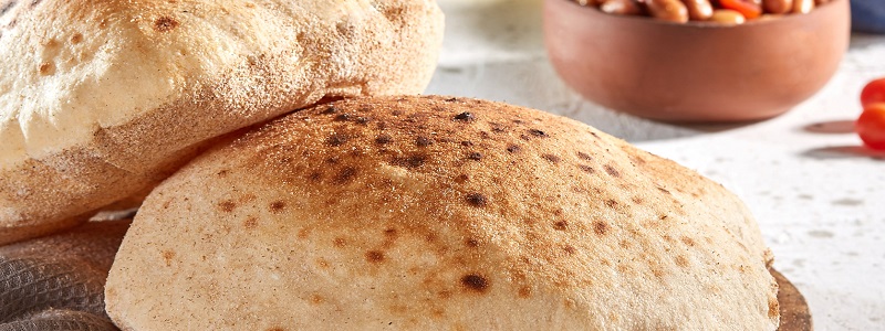 كم عدد السعرات الحرارية في رغيف الخبز المصري