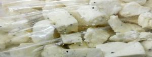 أسباب تغير لون الجبنة البيضاء